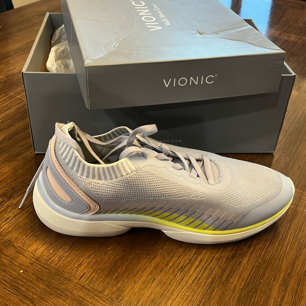 New size 8 purple Vionic Tennis shoes
